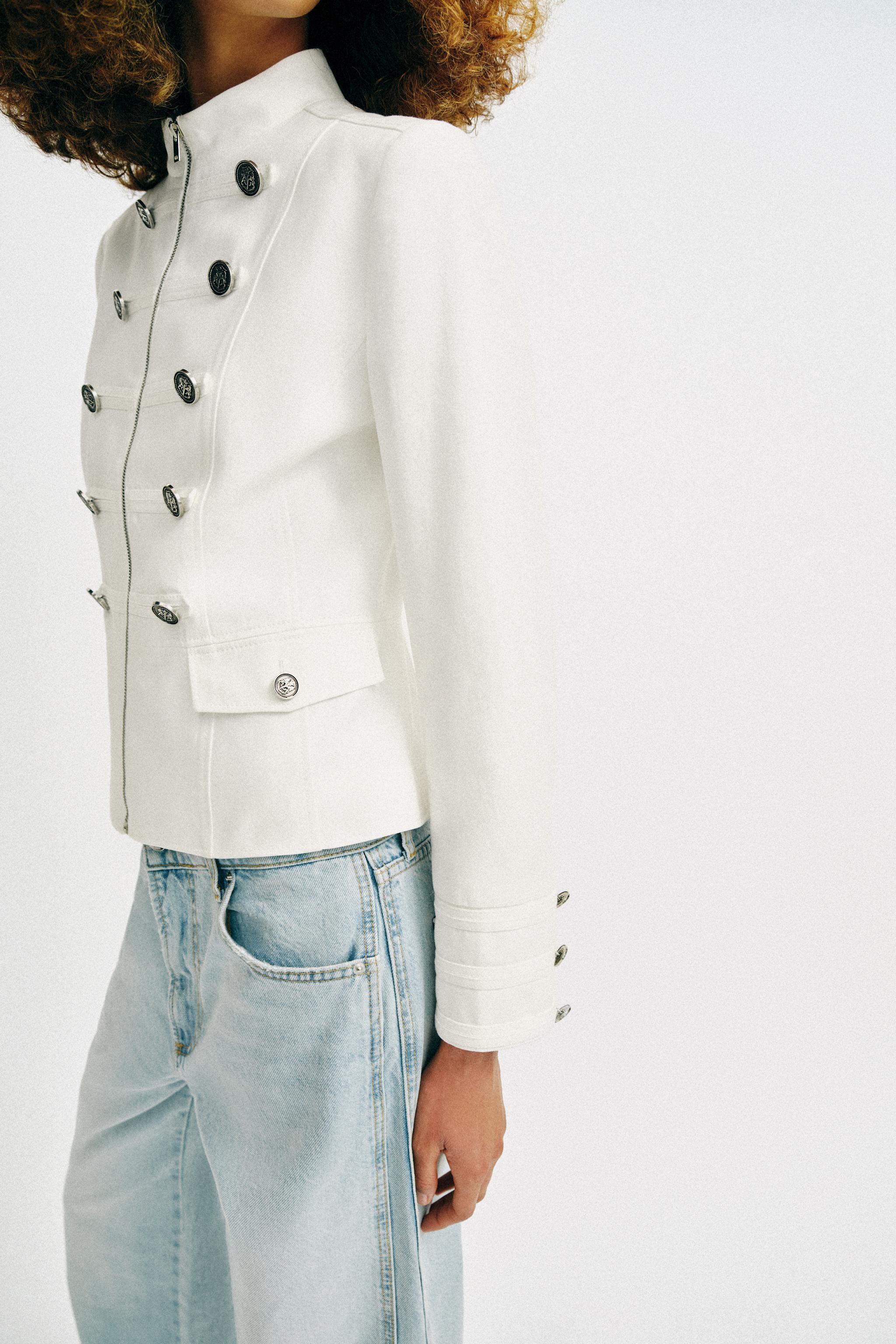 BUTTONED HIGH NECK BLAZER